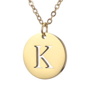 Collar de acero inoxidable con dije "K" dorado